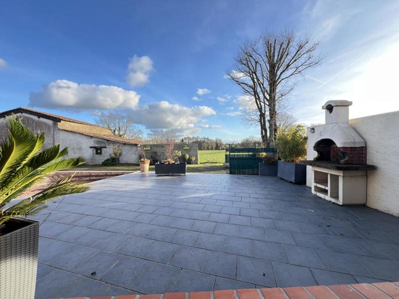 Maison - 230 m² - 7 pièces