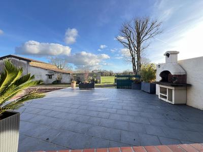 Maison - 230 m² - 7 pièces