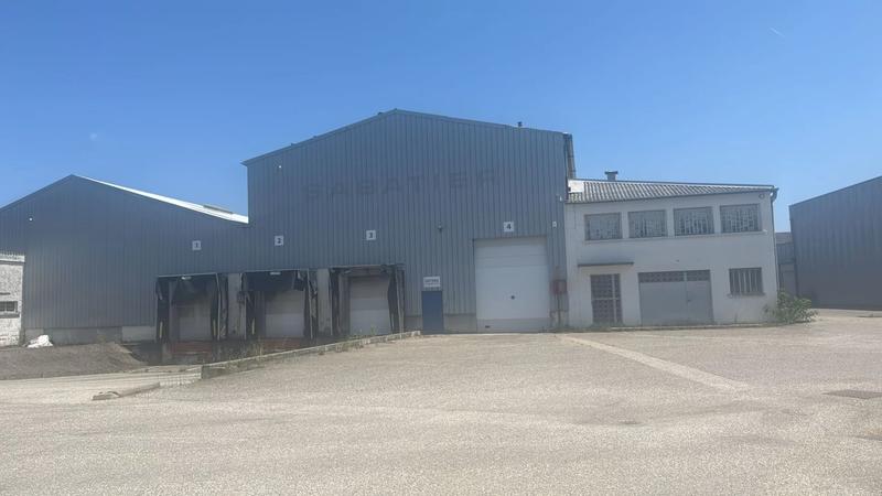 Entrepôt - 4 305 m²