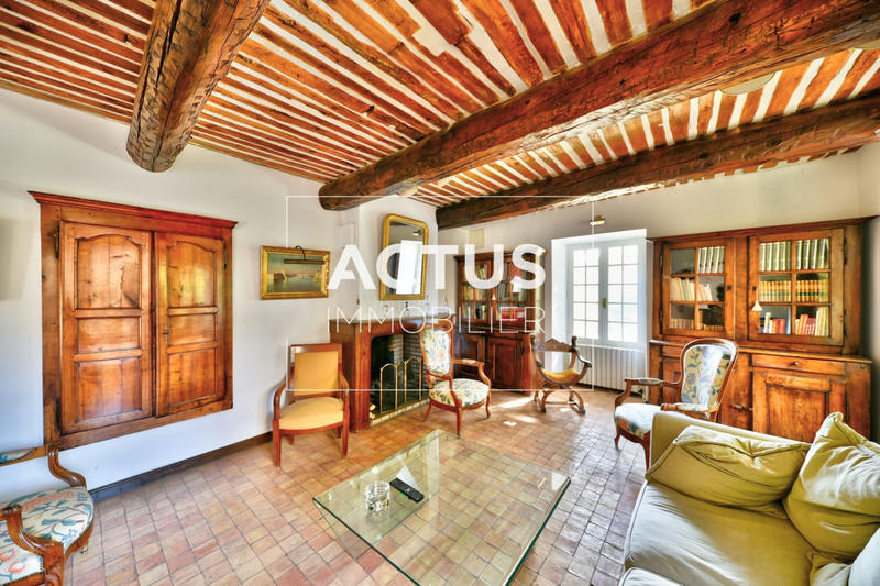 Maison - 220 m² - 7 pièces