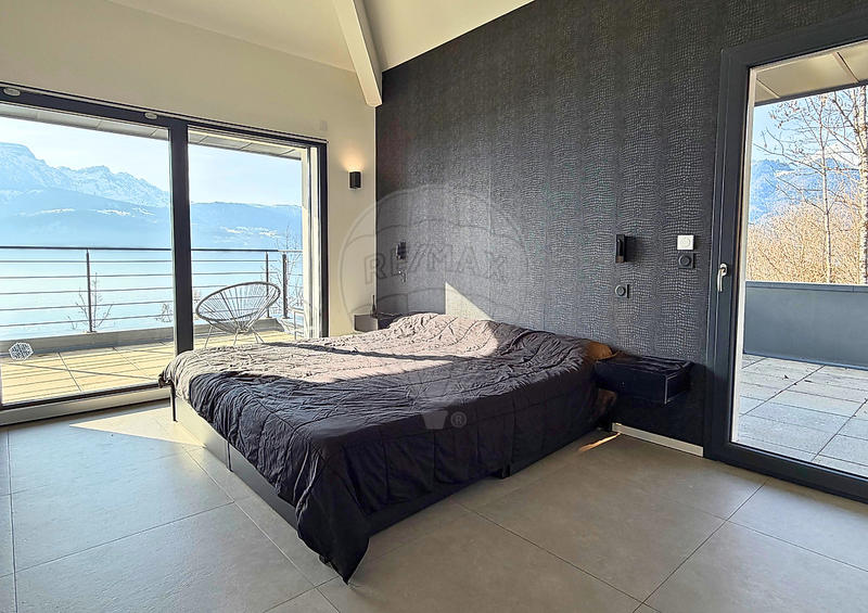 Villa - 232 m² - 6 pièces