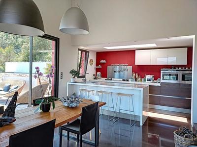 Villa - 222 m² - 6 pièces