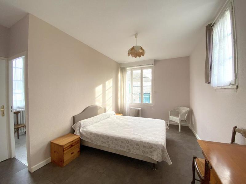 Maison - 725 m² - 24 pièces