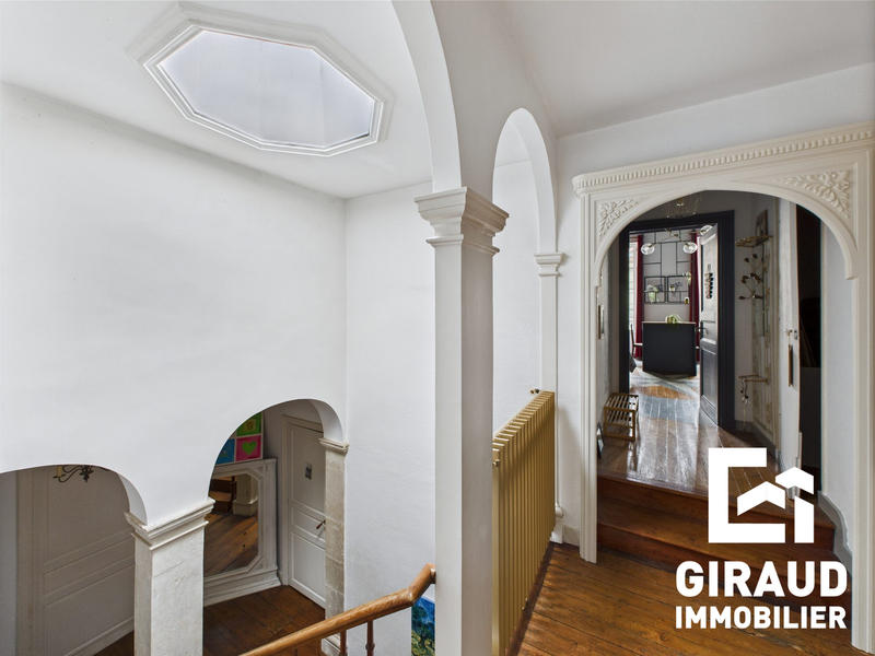 Maison ancienne - 305 m² - 6 pièces