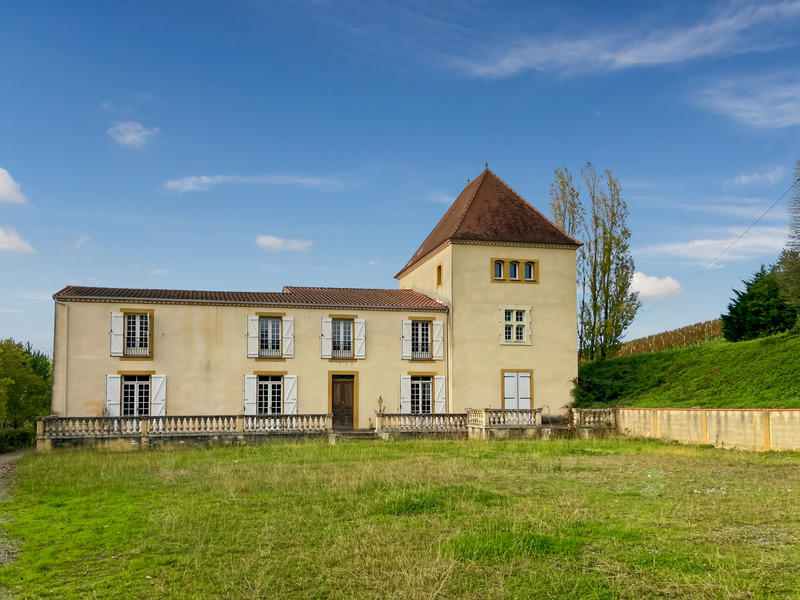 Maison - 327 m² - 6 pièces