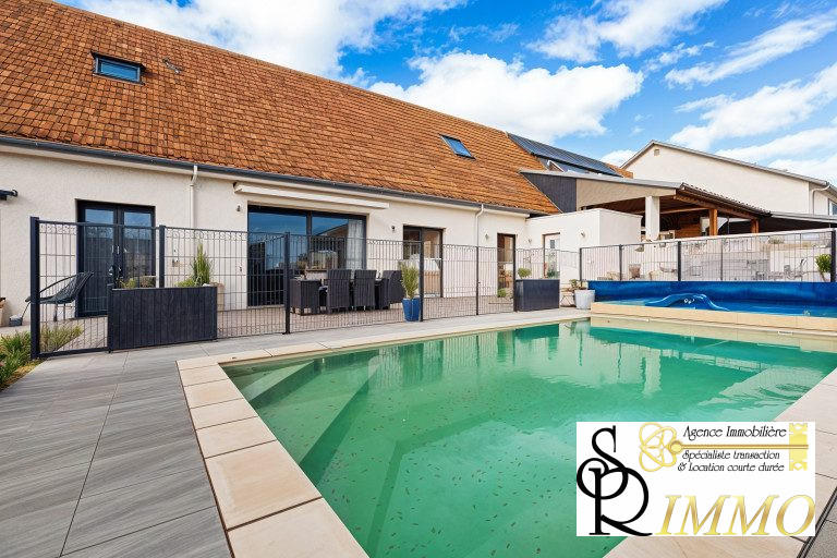 Maison - 201 m² - 7 pièces