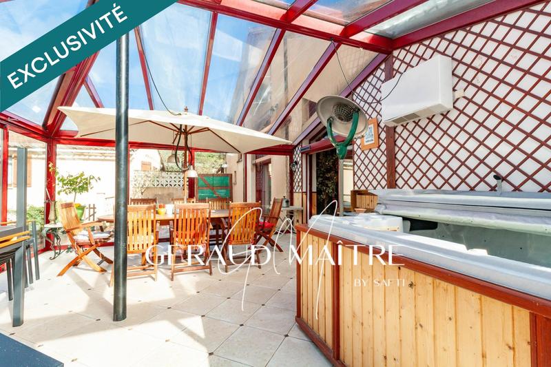 Propriété - 285 m² - 10 pièces