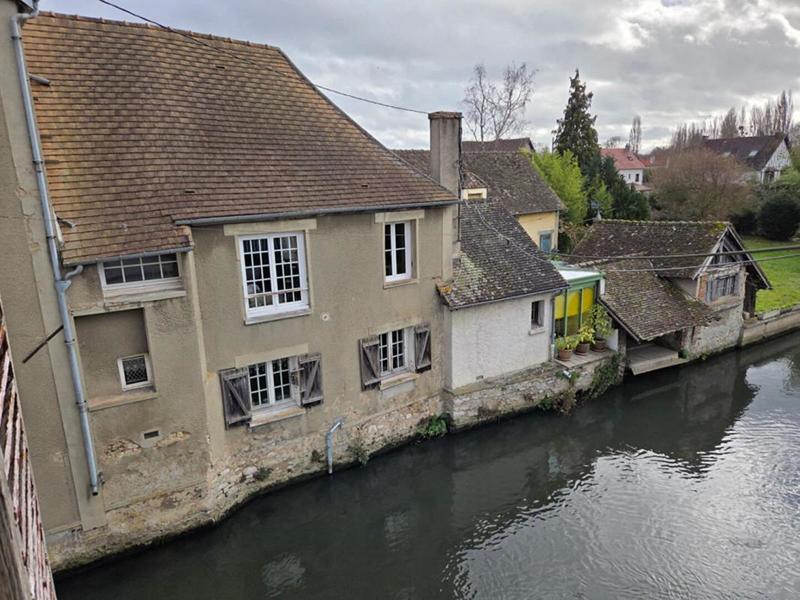 Maison - 220 m² - 7 pièces