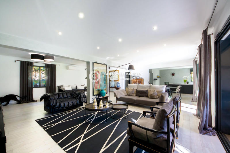 Villa - 283 m² - 7 pièces