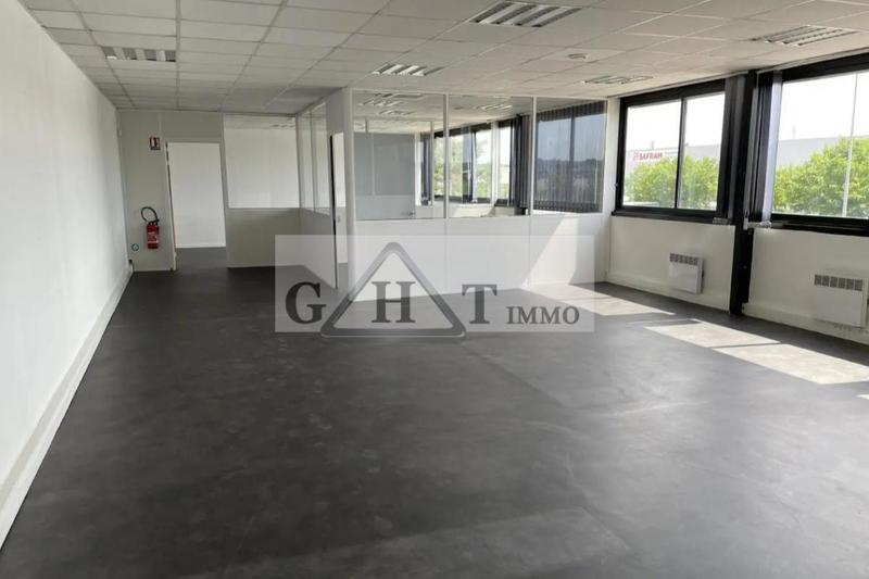 Entrepôt - 1 136 m²