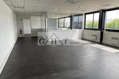 Entrepôt - 1 136 m²