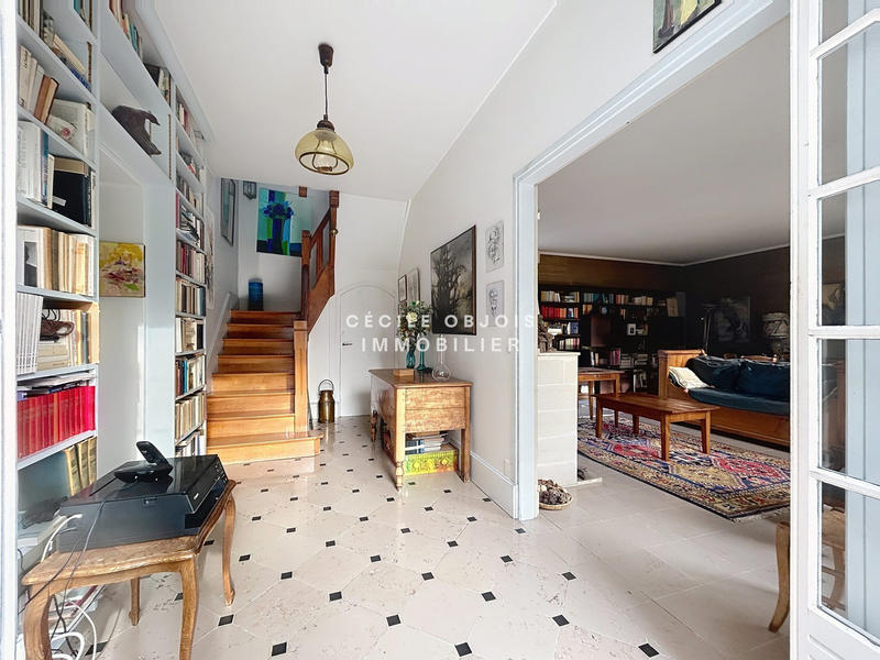 Maison - 201 m² - 7 pièces