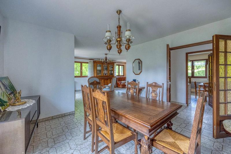 Maison - 180 m² - 8 pièces