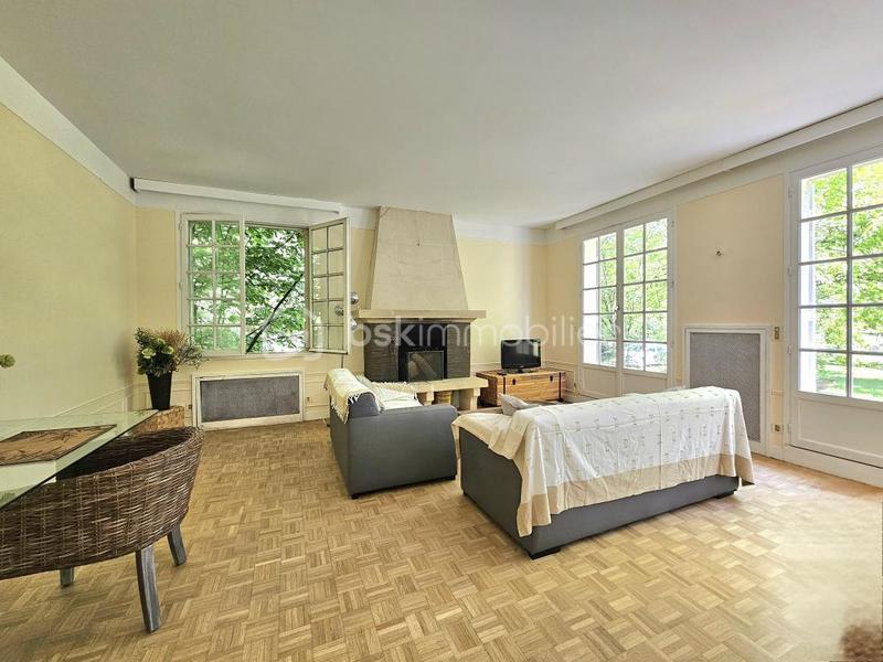 Demeure - 231 m² - 7 pièces