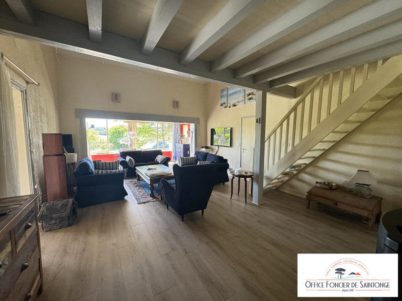 Maison traditionnelle - 240 m² - 8 pièces