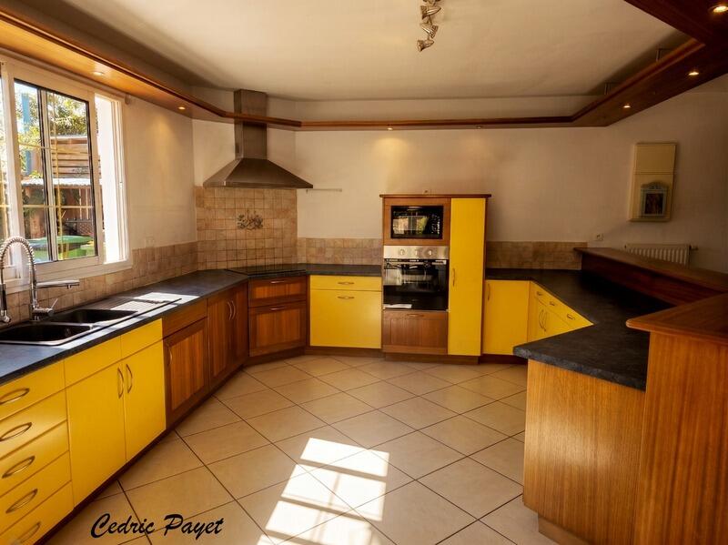 Maison - 225 m² - 7 pièces
