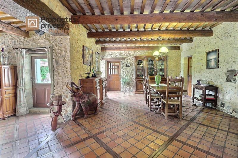 Demeure - 331 m² - 9 pièces