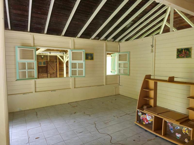 Maison de bois - 1 211 m² - 8 pièces