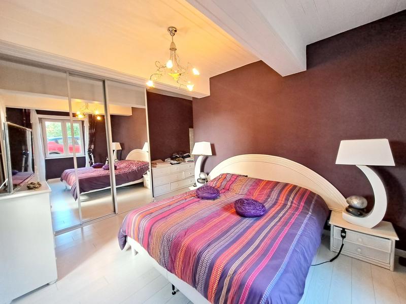 Maison - 250 m² - 6 pièces