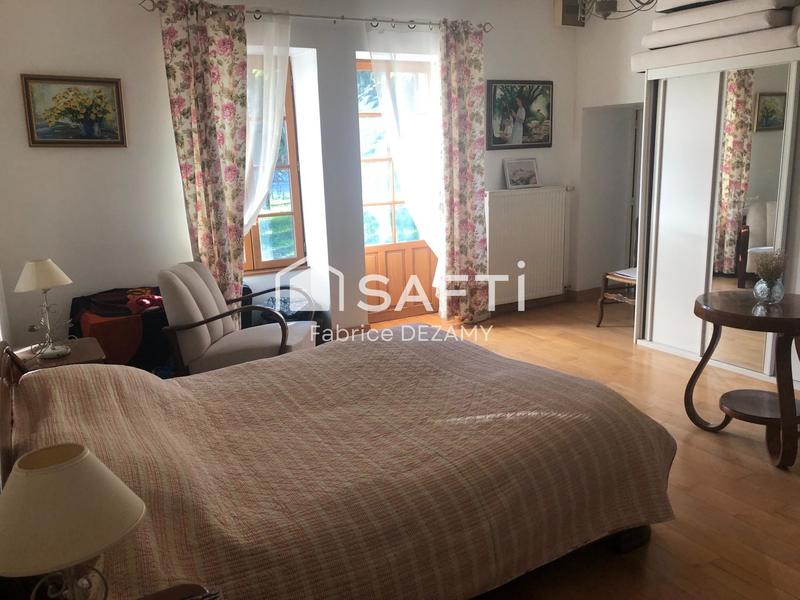 Maison - 305 m² - 7 pièces