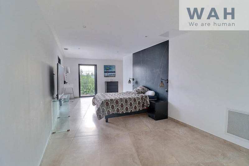 Villa - 220 m² - 5 pièces