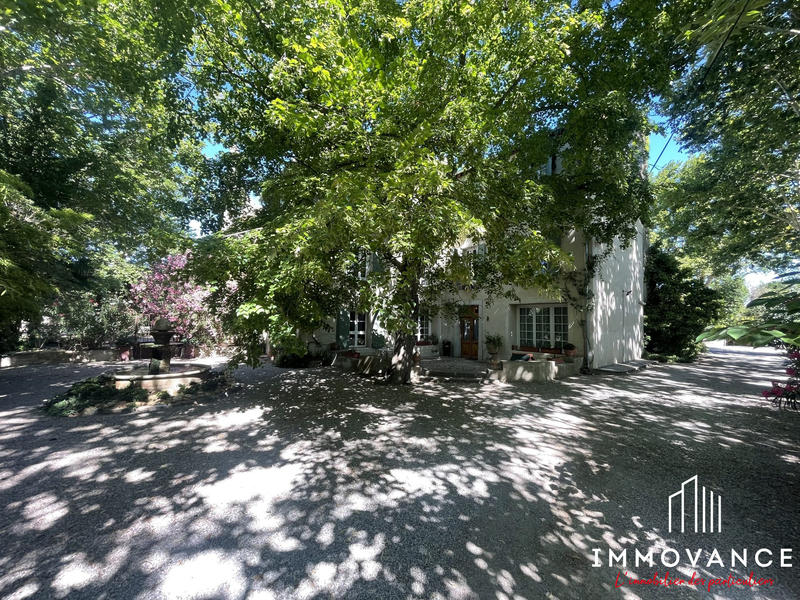 Maison - 747 m² - 23 pièces