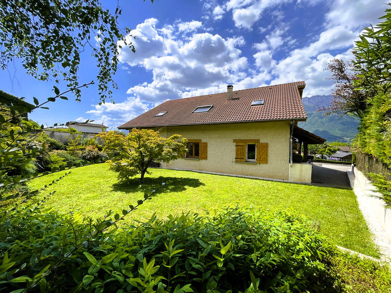 Maison traditionnelle - 211 m² - 8 pièces