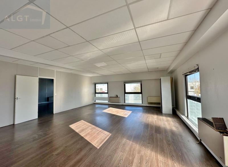 Local d'activités - 672 m²