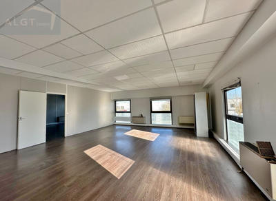 Local d'activités - 672 m²