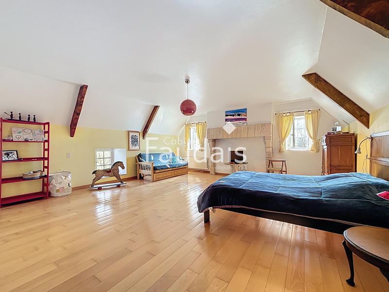 Propriété - 253 m² - 9 pièces