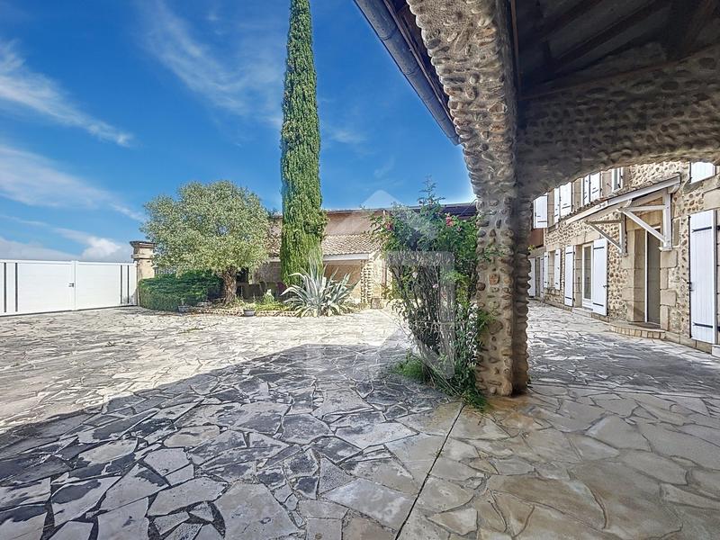 Maison - 247 m² - 6 pièces