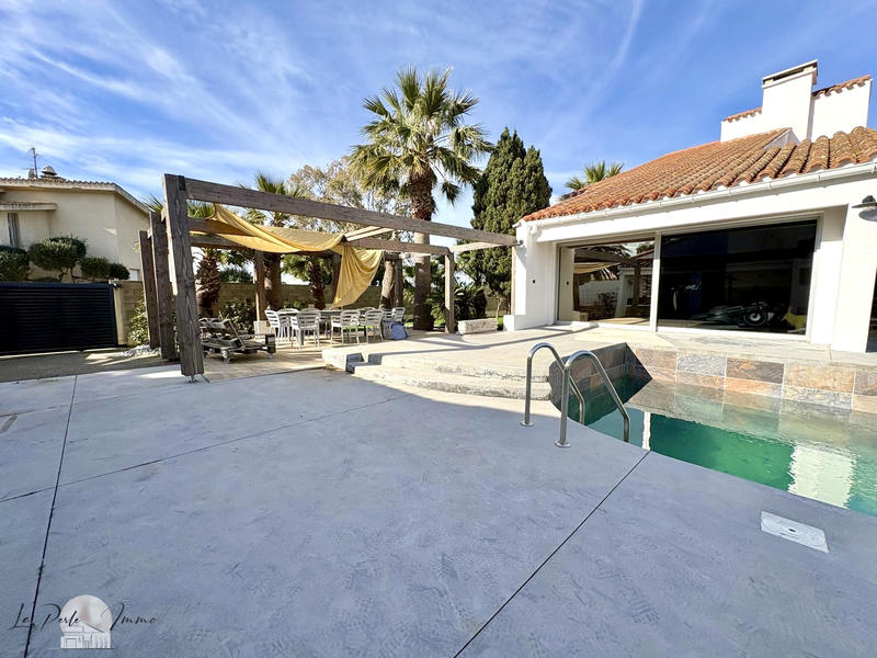 Villa - 300 m² - 7 pièces