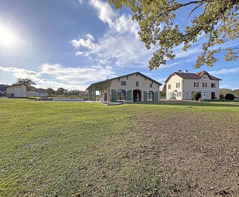 Villa - 419 m² - 15 pièces