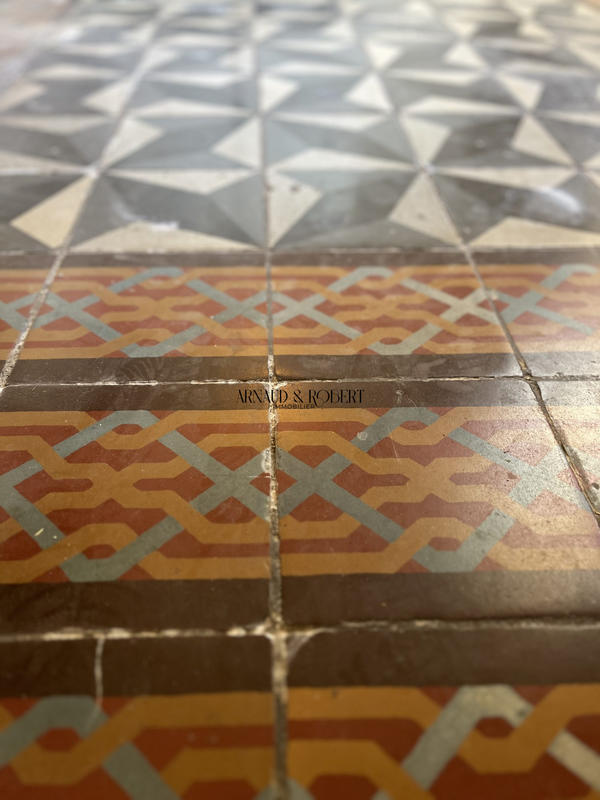 Bastide - 300 m² - 1 pièce