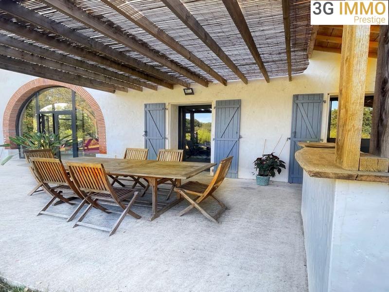 Villa - 280 m² - 9 pièces