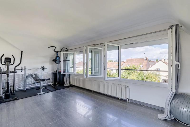 Maison - 213 m² - 6 pièces