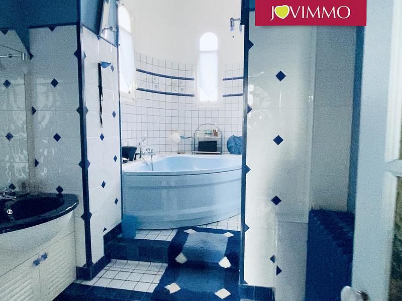 Maison - 285 m² - 9 pièces