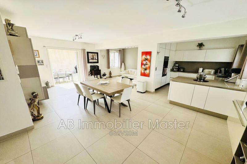 Maison - 104 m² - 5 pièces