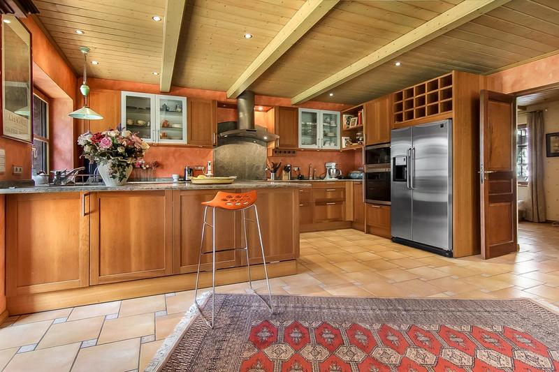 Maison - 260 m² - 11 pièces