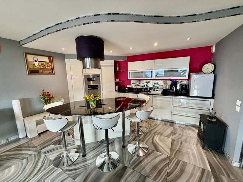 Appartement - 90 m² - 3 pièces