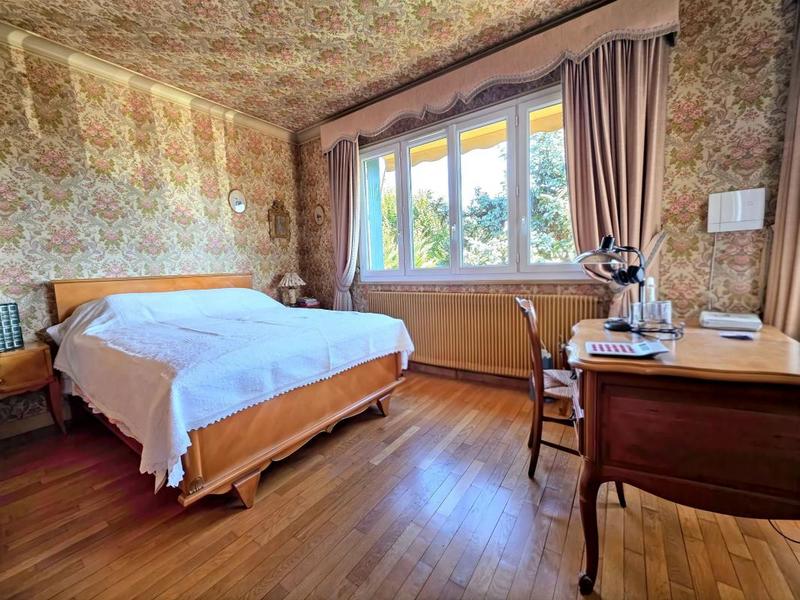 Maison - 219 m² - 7 pièces