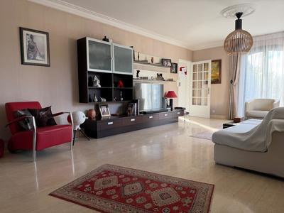 Villa - 200 m² - 8 pièces