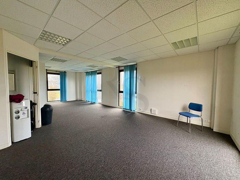 Bureau - 131 m² - 7 pièces