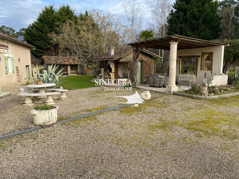 Maison - 227 m² - 9 pièces