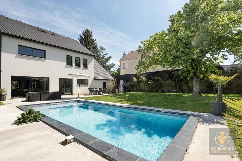 Maison - 210 m² - 8 pièces