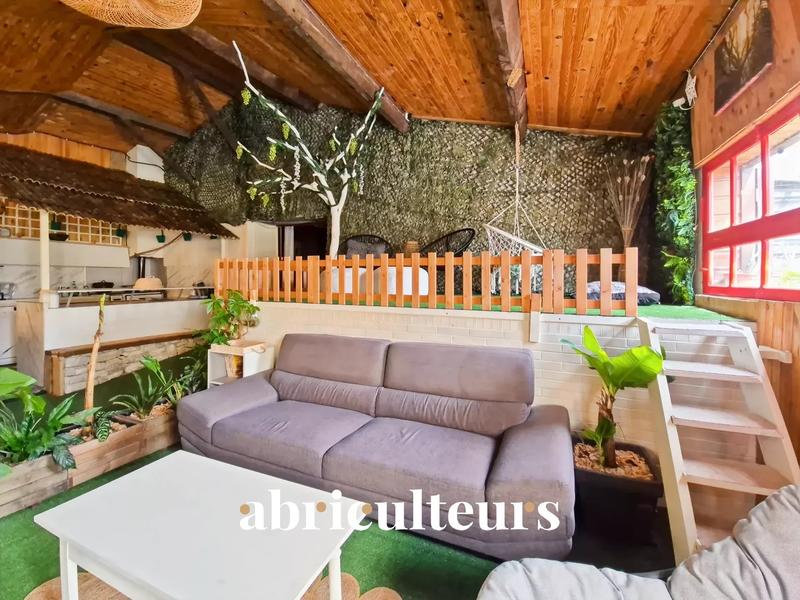 Maison - 230 m² - 6 pièces