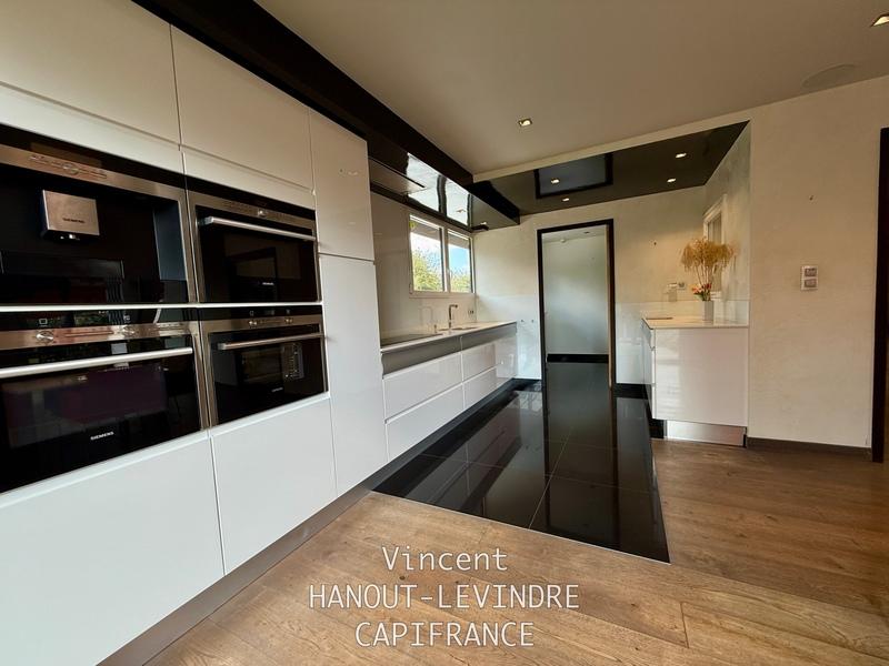 Maison - 245 m² - 9 pièces