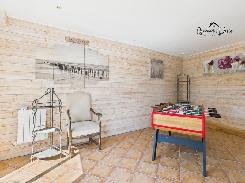 Villa - 214 m² - 9 pièces