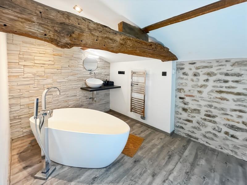 Maison en pierre - 120 m² - 4 pièces