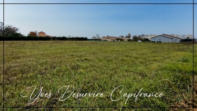 Terrain constructible - 1 350 m²
